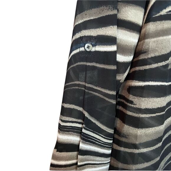 3 for $30! Laura petites patterned long sleeve blouse - Picture 3 of 10